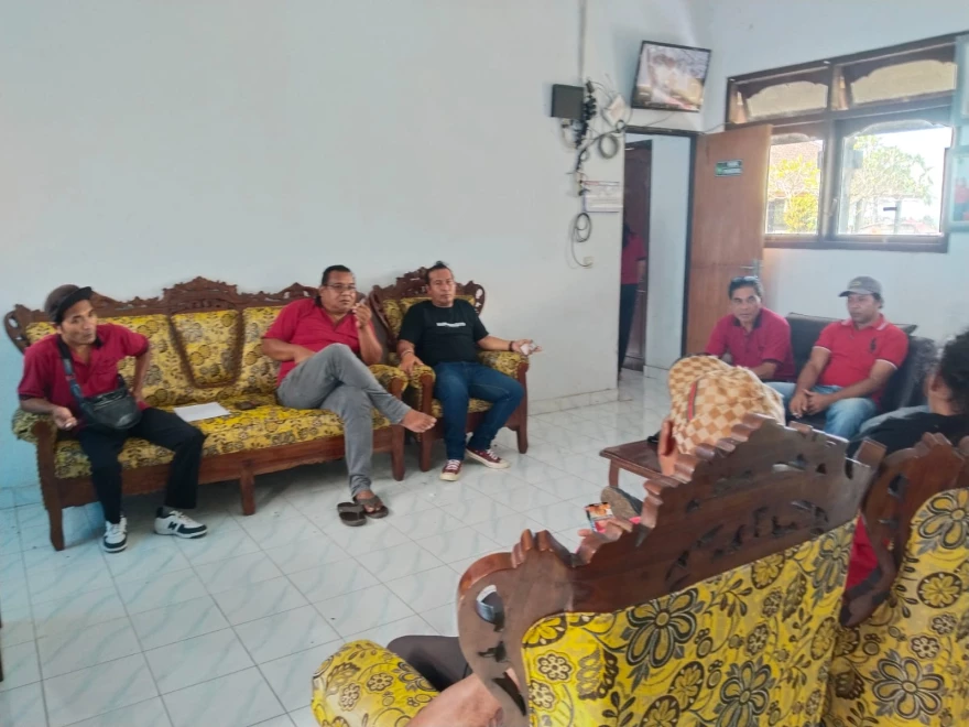 Rapat Koordinasi tentang Pelaksanaan Penataan Halam Kantor Perbekel Senganan