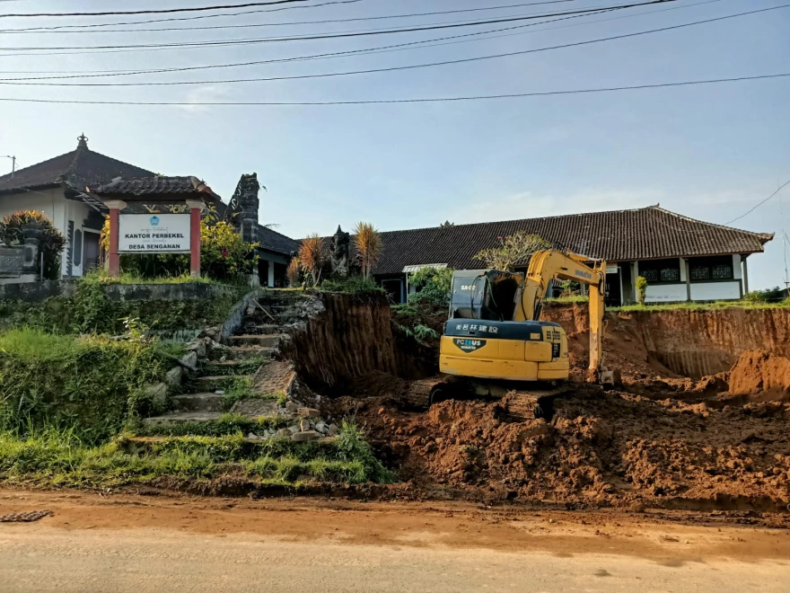 Penataan Halamm Kantor Perbekel